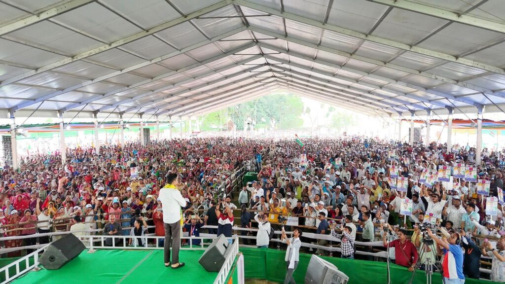 ধূপগুড়ি কি ফের ফিরবে বিজেপির দখলে? ঠাকুরপাঠের মাঠ থেকে অভিষেকের বার্তা 8 1000307396