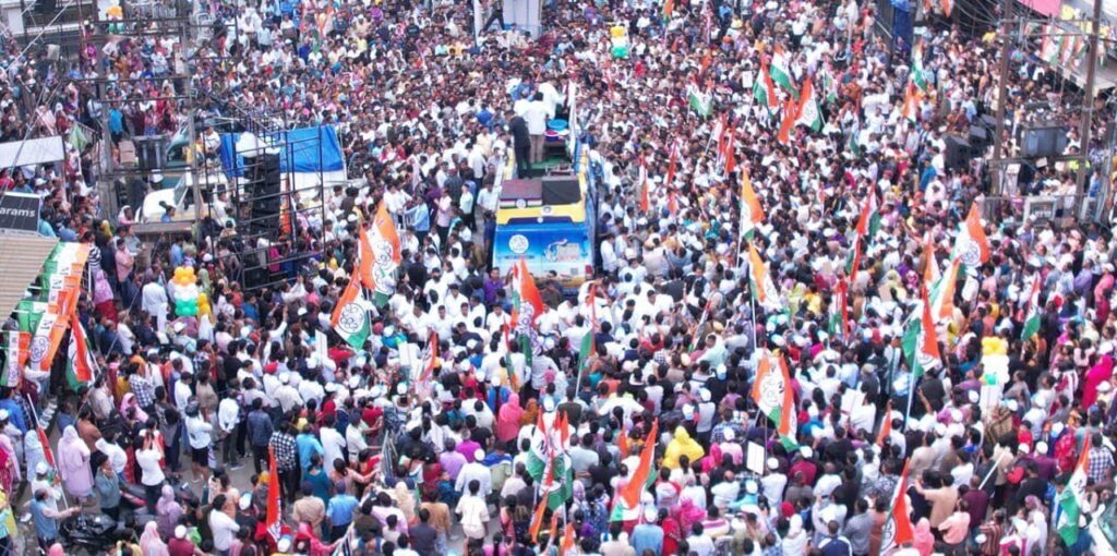 হেলিকপ্টার থেকে নেমেই চমক! জয়গাঁকে পৌরসভা ও ফুল-ফ্লেজড হাসপাতালের আশ্বাস অভিষেক বন্দ্যোপাধ্যায়ের (Abhishek Banerjee) 7 WhatsApp Image 2026 03 26 at 19.50.13