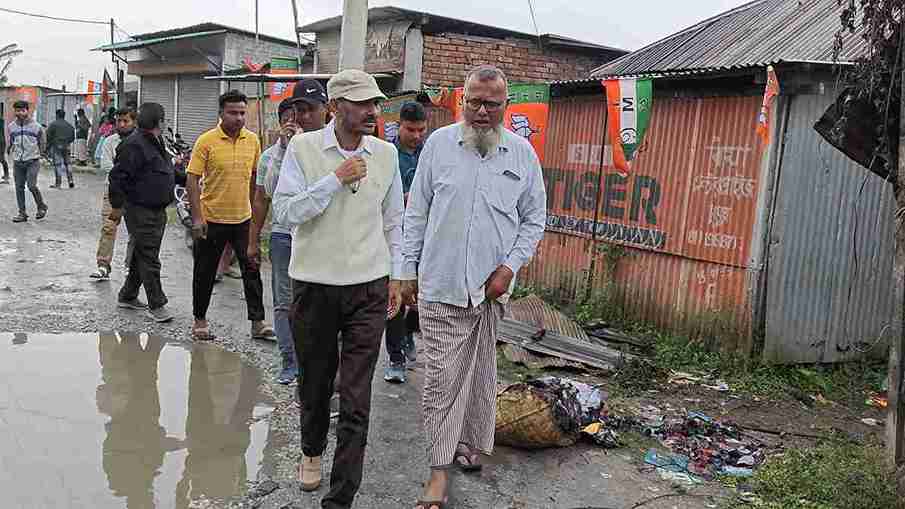 বারঘড়িয়া বাজারে ভয়াবহ অগ্নিকাণ্ড,ভস্মীভূত ৭টি দোকান, দুশ্চিন্তায় ব্যবসায়ীরা, সকাল হতেই ছুটে এলেন তৃণমূল কংগ্রেস পার্টি থেকে জেলা তৃণমূল কংগ্রেস সাধারণ সম্পাদক 8 WhatsApp Image 2026 03 29 at 13.11.07 2 11zon