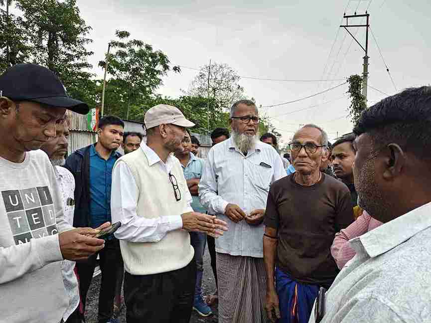 বারঘড়িয়া বাজারে ভয়াবহ অগ্নিকাণ্ড,ভস্মীভূত ৭টি দোকান, দুশ্চিন্তায় ব্যবসায়ীরা, সকাল হতেই ছুটে এলেন তৃণমূল কংগ্রেস পার্টি থেকে জেলা তৃণমূল কংগ্রেস সাধারণ সম্পাদক 5 WhatsApp Image 2026 03 29 at 13.11.08 1 11zon